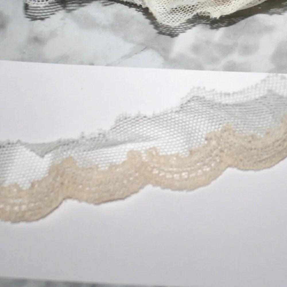FLAT LACE #1465 - Cream Natural Scalloped Edge - 5/8